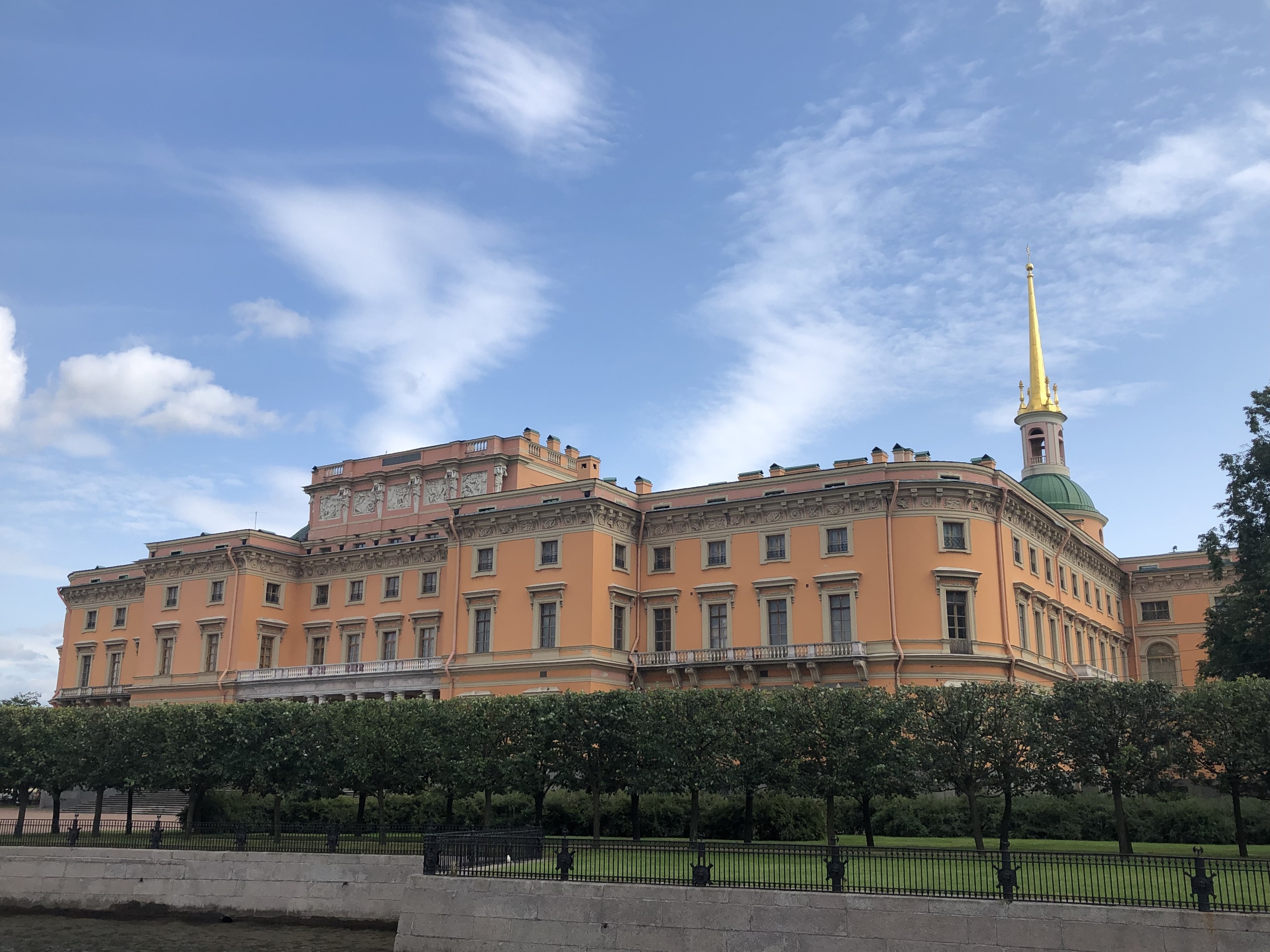 Выставки дворцы санкт петербург. Михайловский замок в Петербурге. Михайловский замок Баженов классицизм. Михайловский, или инженерный замок. Дворец Павла 1 в Санкт-Петербурге.